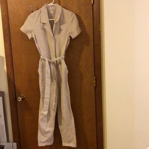 Adorable jumpsuit perfect for fall when accessorized.